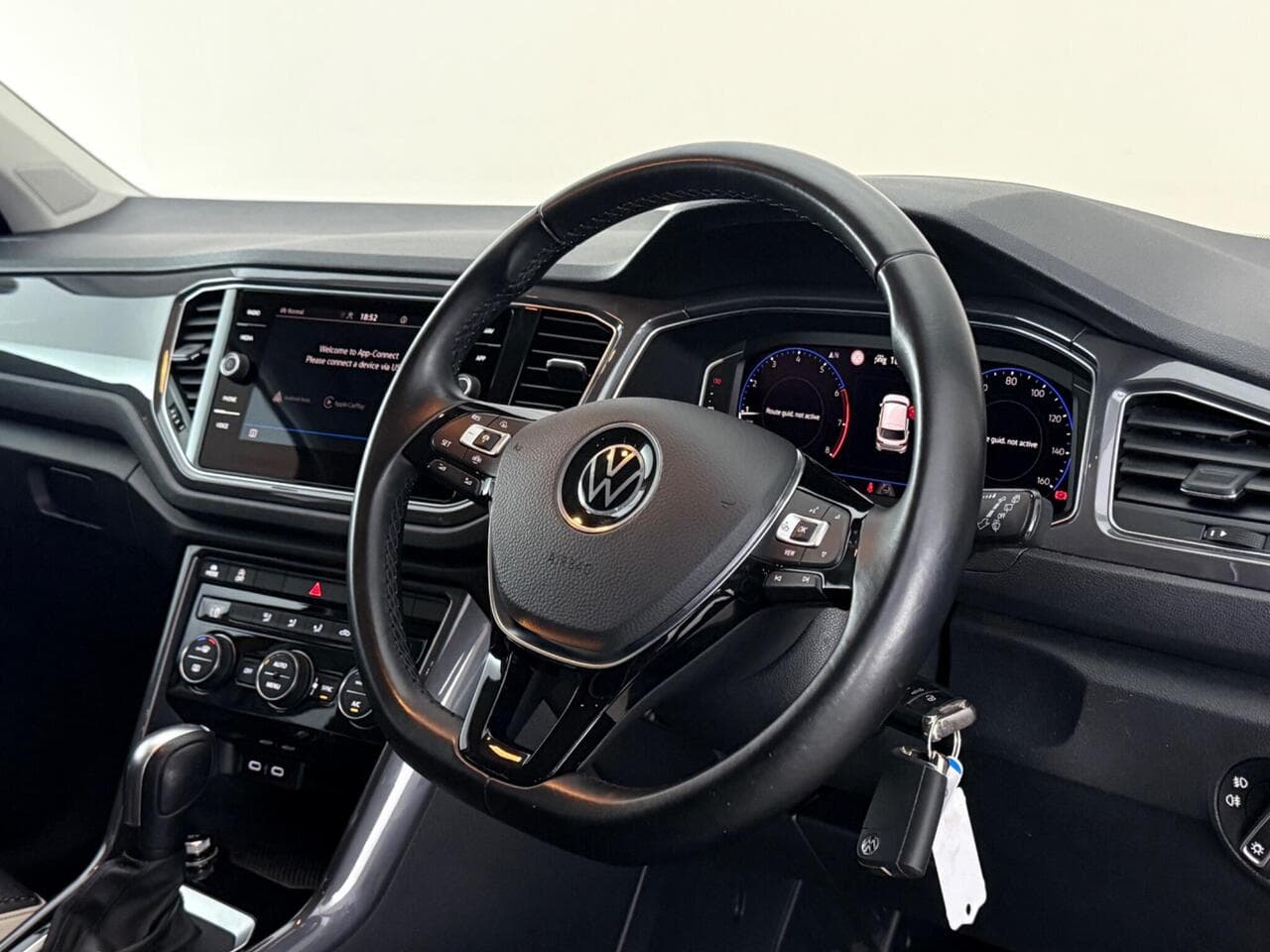 Volkswagen T-Roc thumbnail Steering Wheel