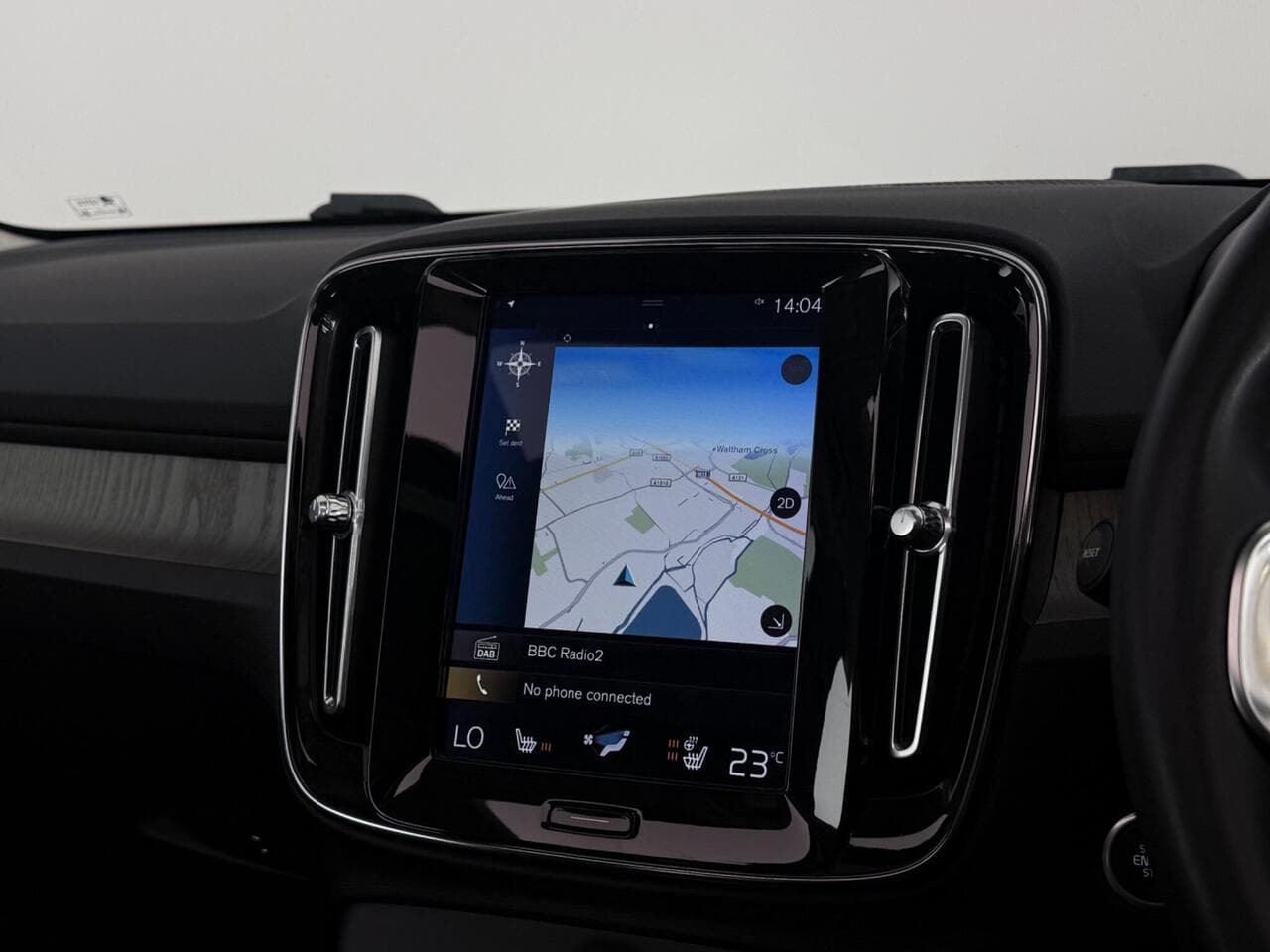 Volvo XC40 thumbnail Infotainment System
