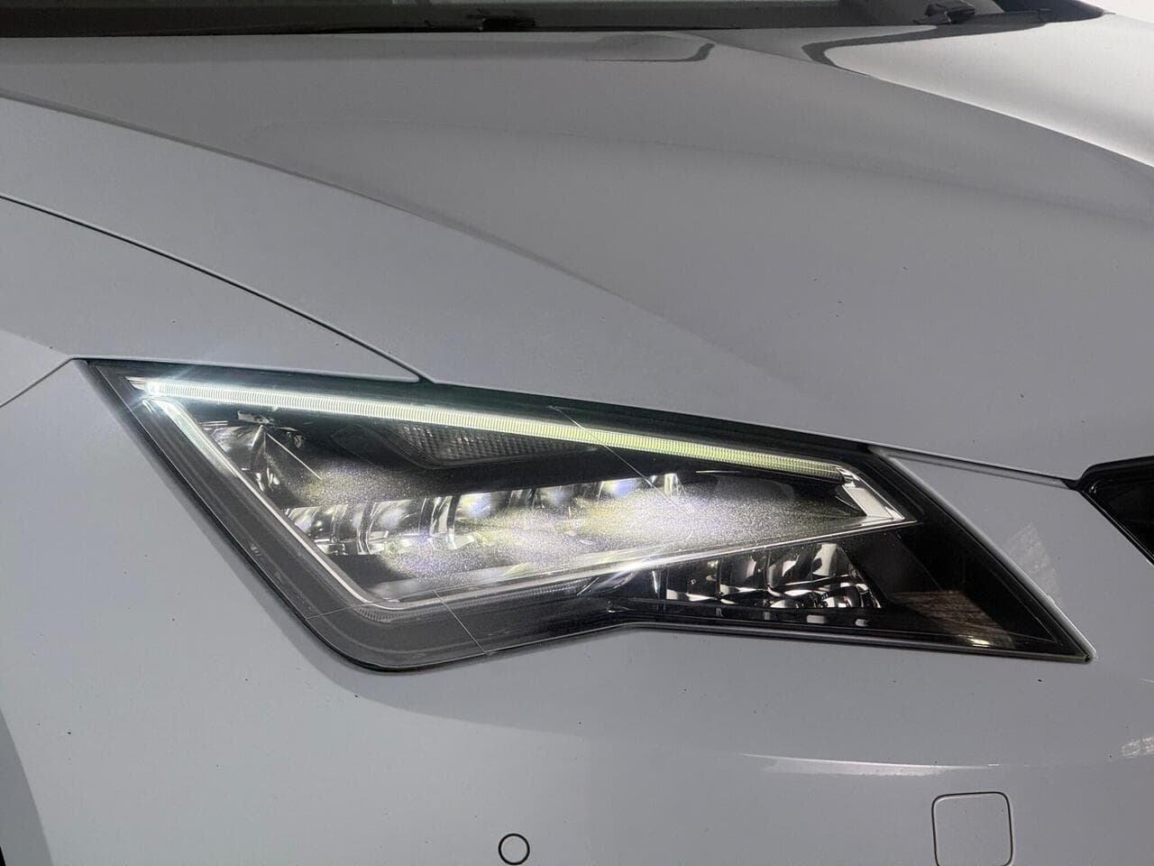 SEAT Leon thumbnail Lights Front