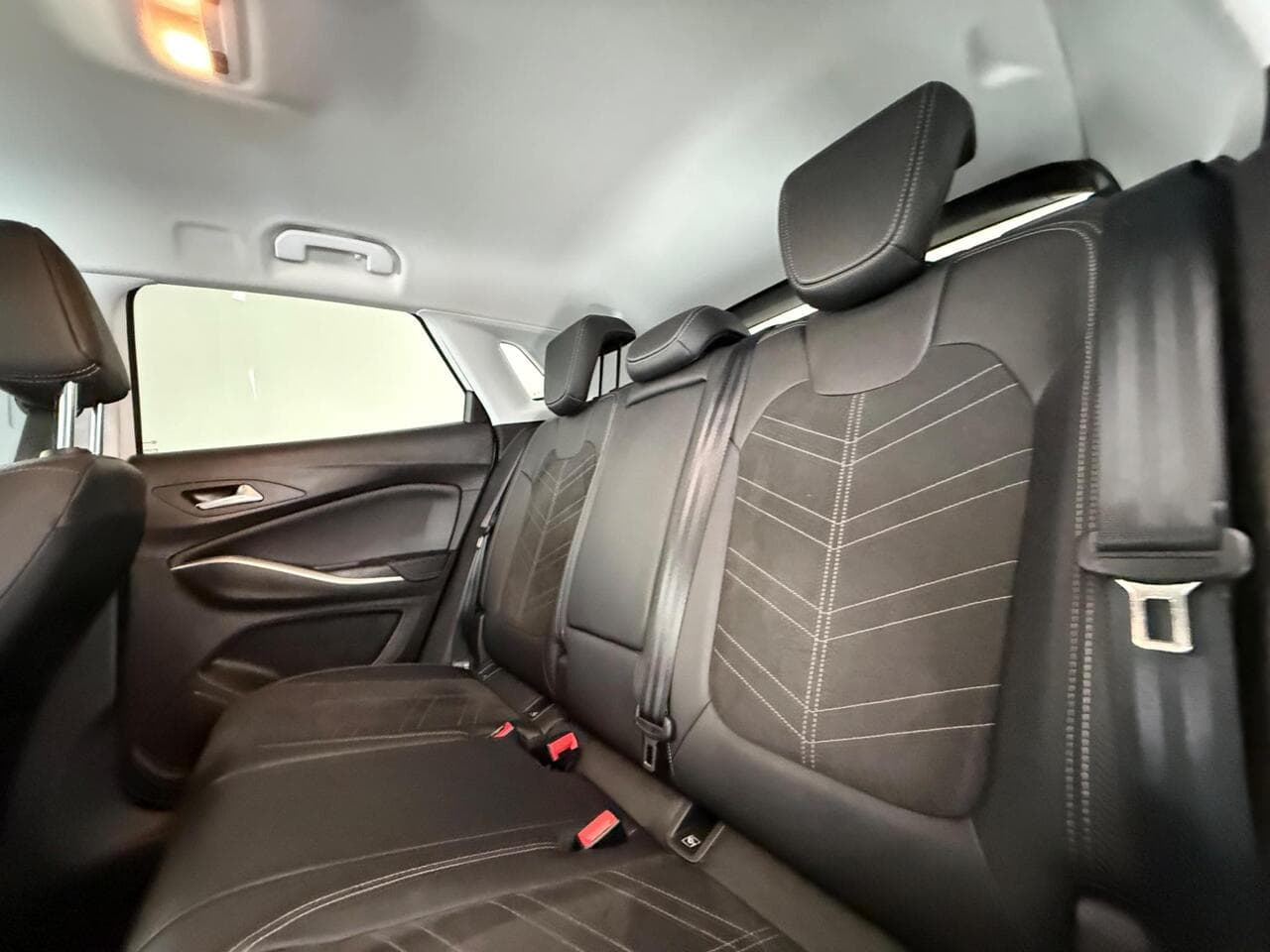 Vauxhall Grandland thumbnail Seats Rear