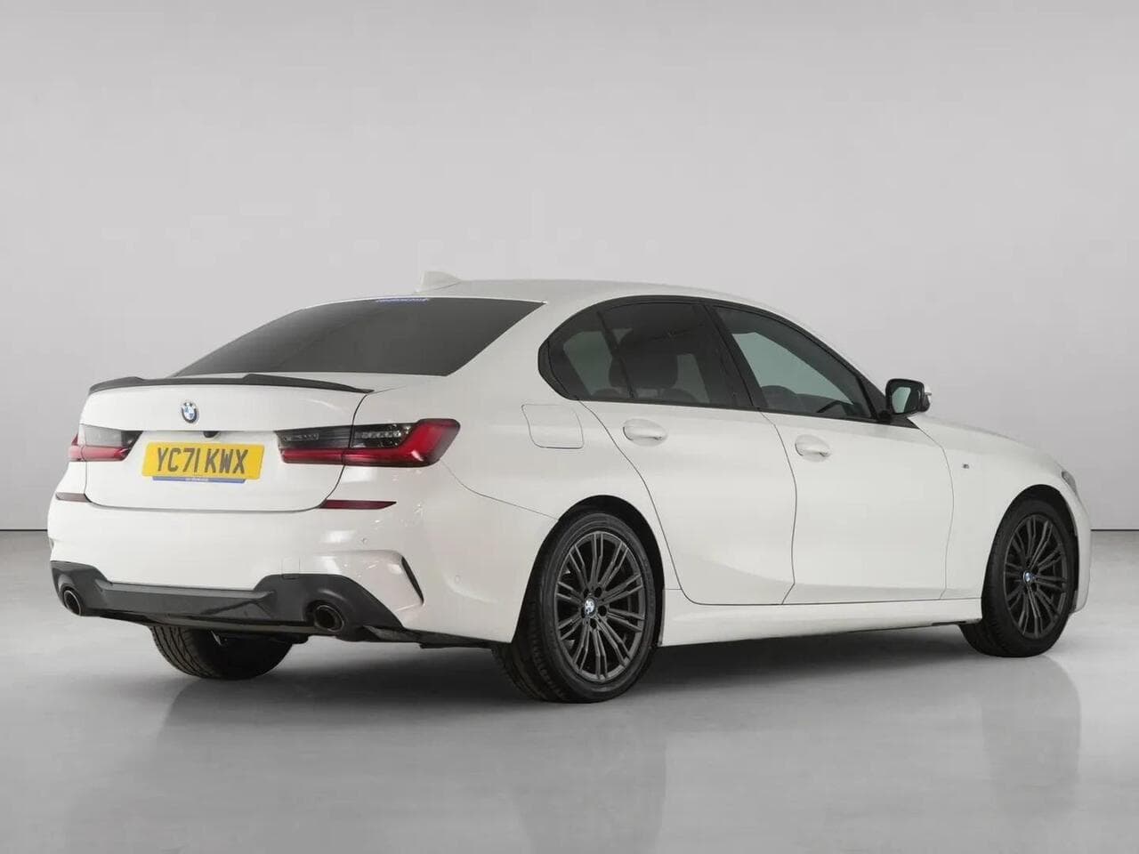 BMW 3 Series thumbnail Rear Right
