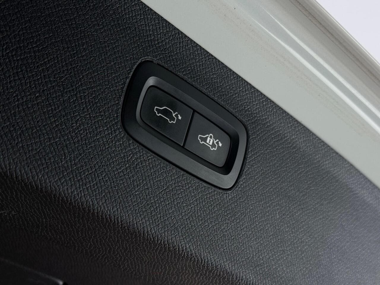 Volvo XC90 thumbnail Misc Controls