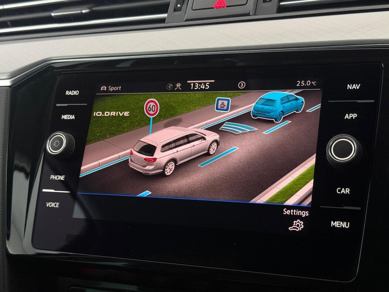 Volkswagen Passat thumbnail Infotainment System