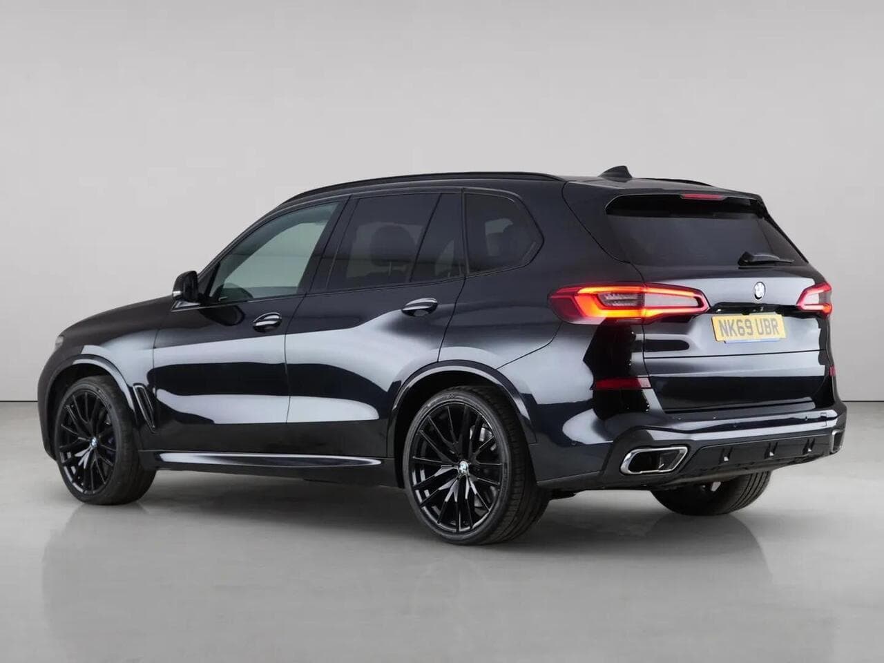 BMW X5 thumbnail Rear Left
