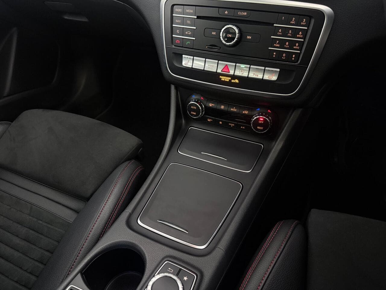 Mercedes-Benz GLA thumbnail Interior Front