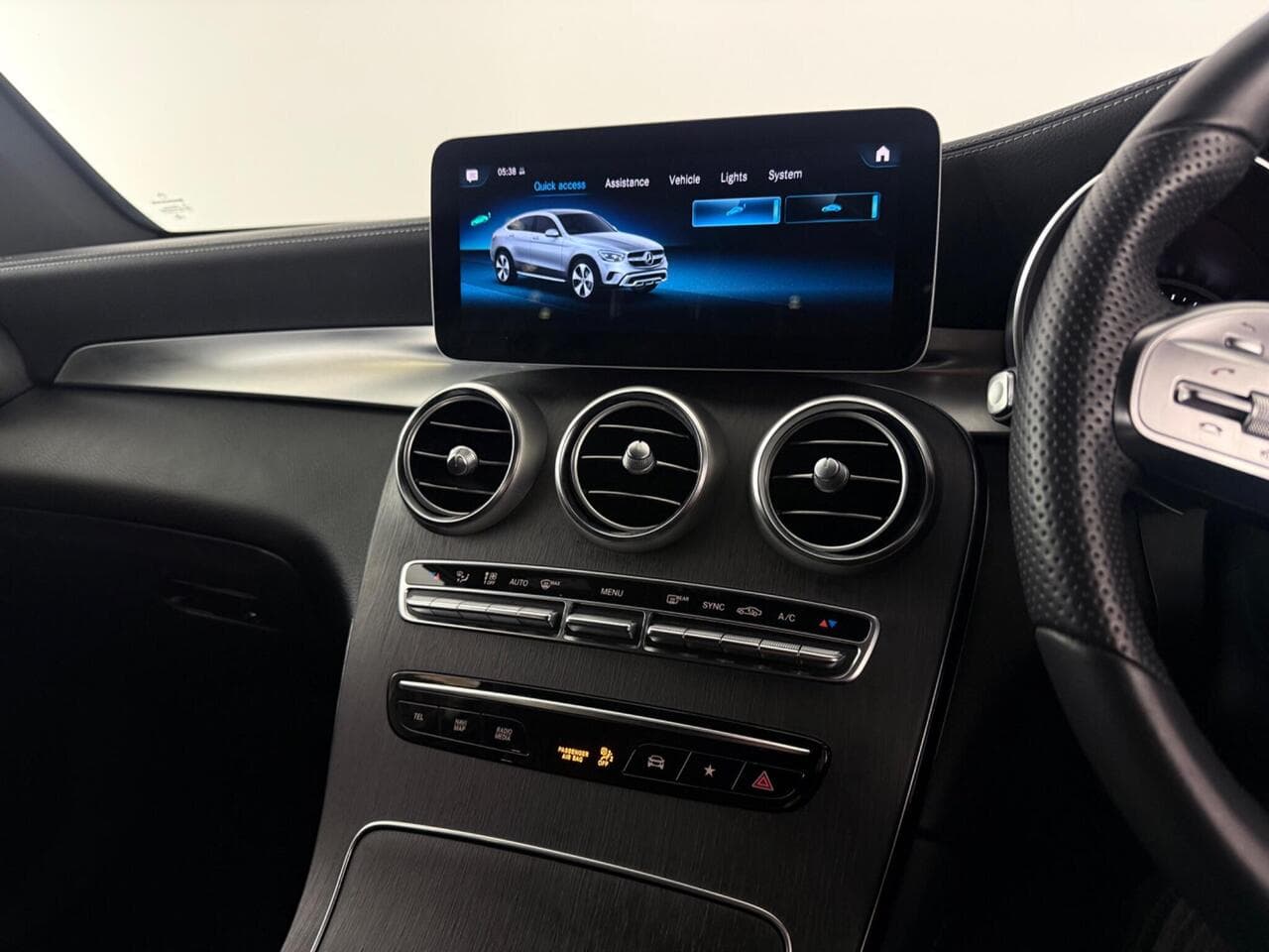 Mercedes-Benz GLC thumbnail Infotainment System