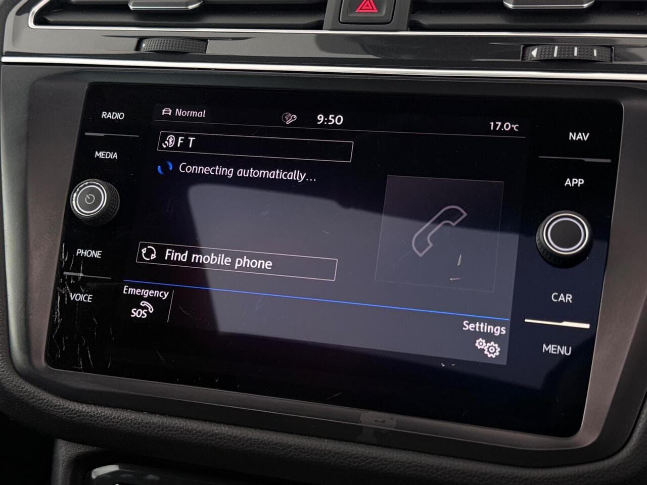 Volkswagen Tiguan thumbnail Infotainment System