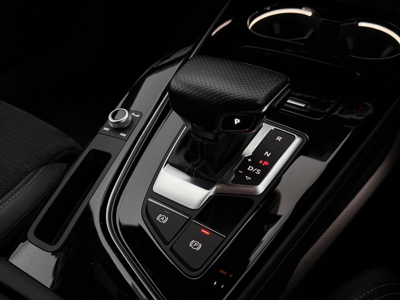 Audi A4 Avant thumbnail Interior Front