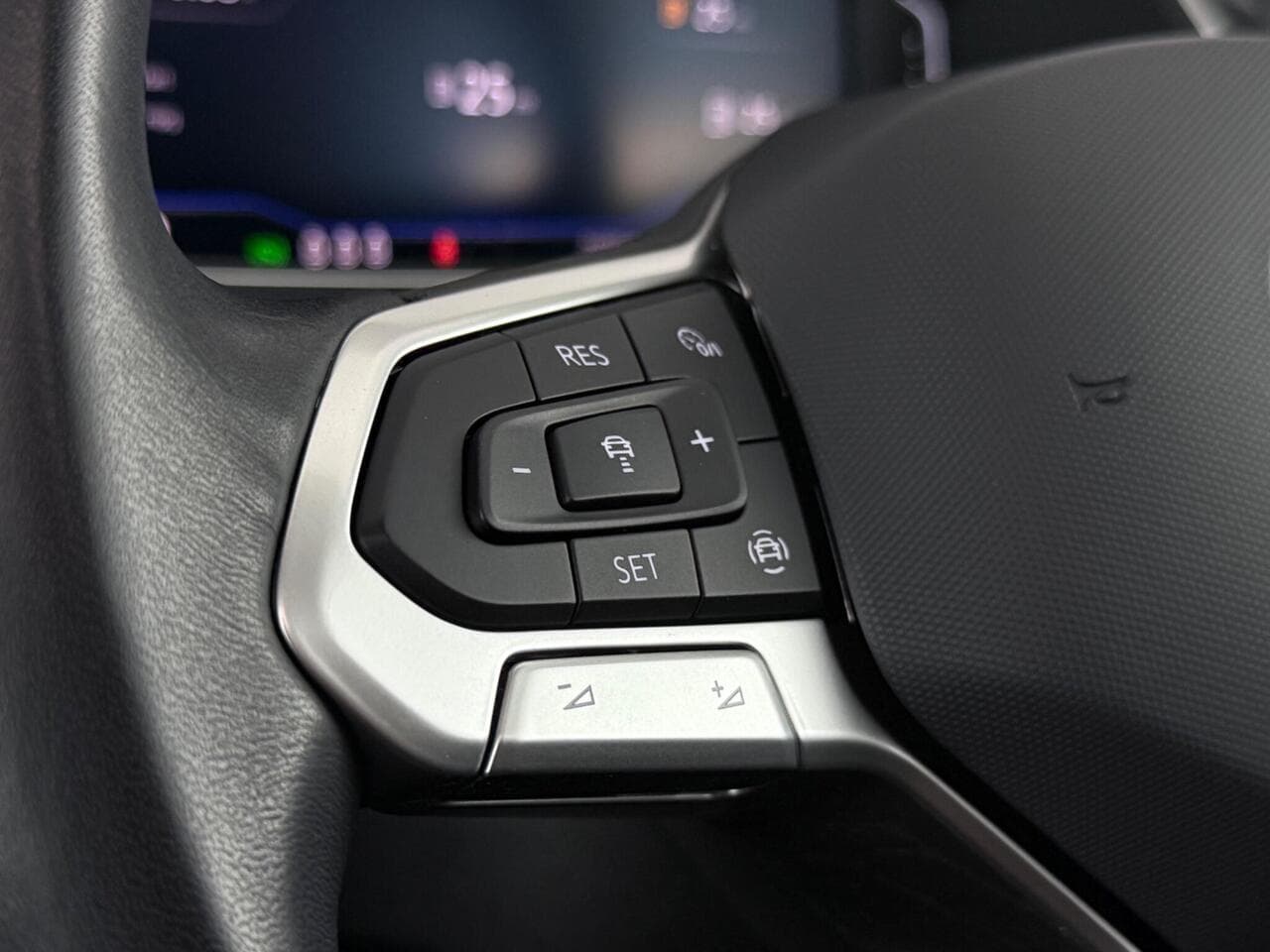 Volkswagen Tiguan thumbnail Misc Controls