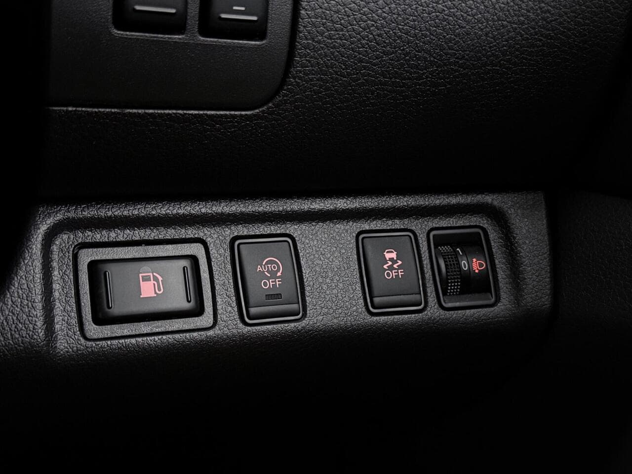 Nissan Navara thumbnail Misc Controls