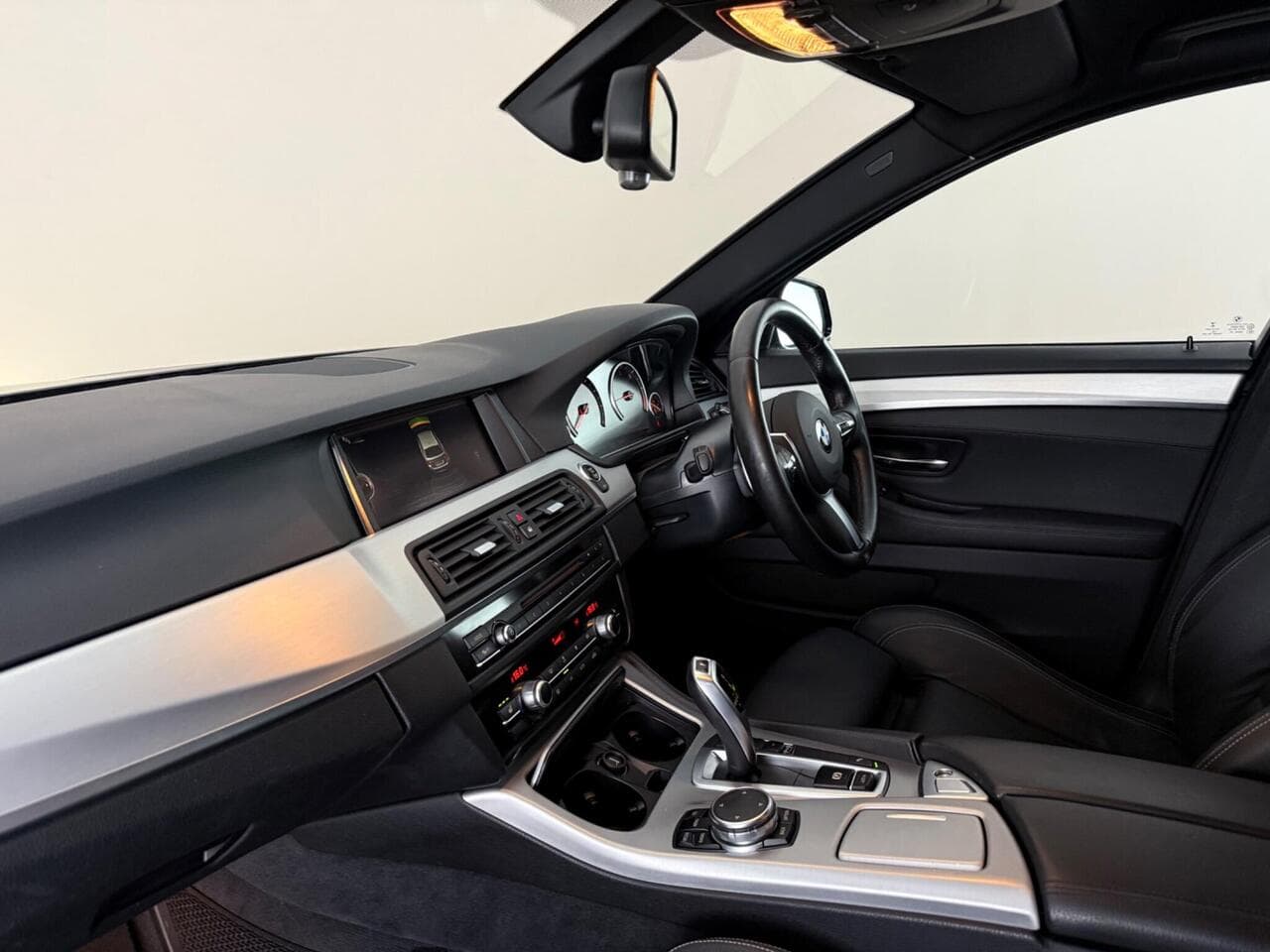 BMW 5 Series thumbnail Interior Front