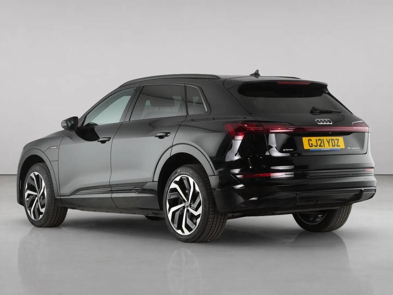 Audi e-tron thumbnail Rear Left