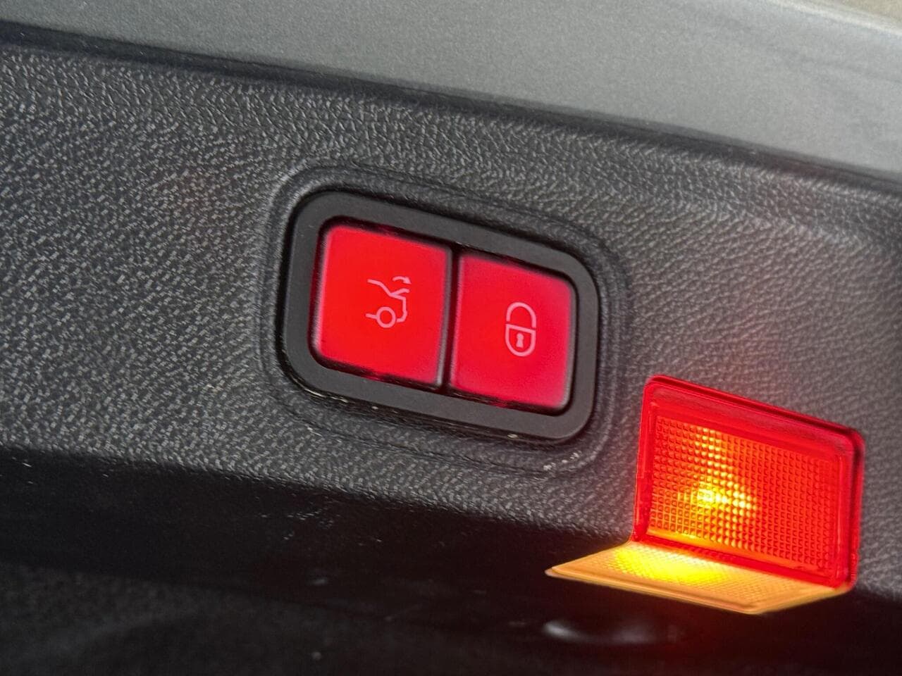 Mercedes-Benz C Class thumbnail Misc Controls