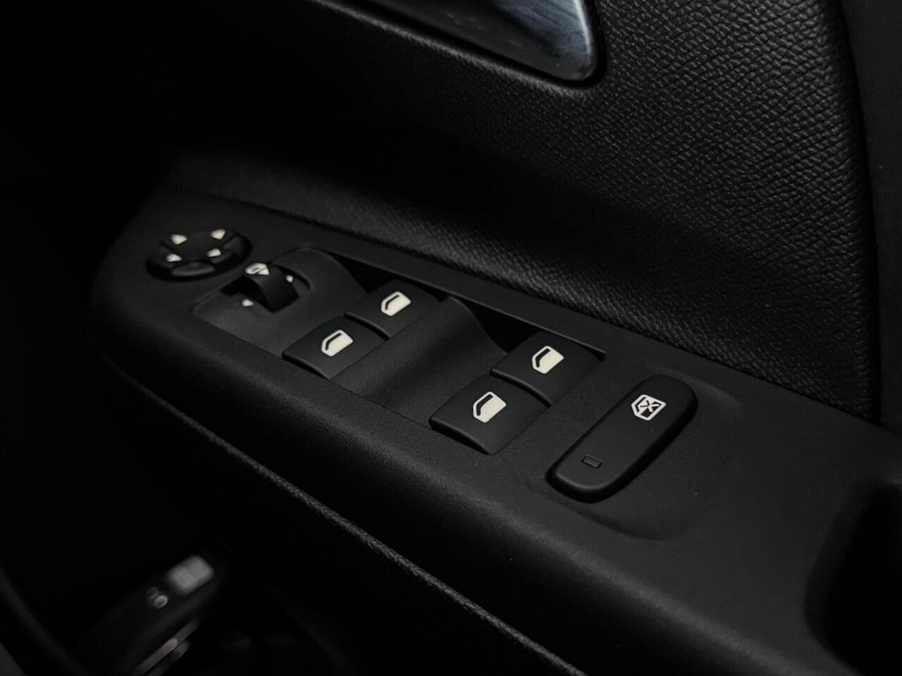 Vauxhall Corsa thumbnail Misc Controls