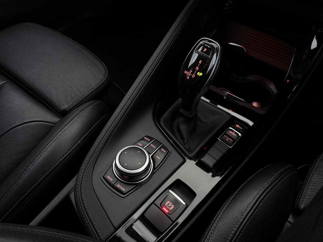BMW X1 thumbnail Interior Front
