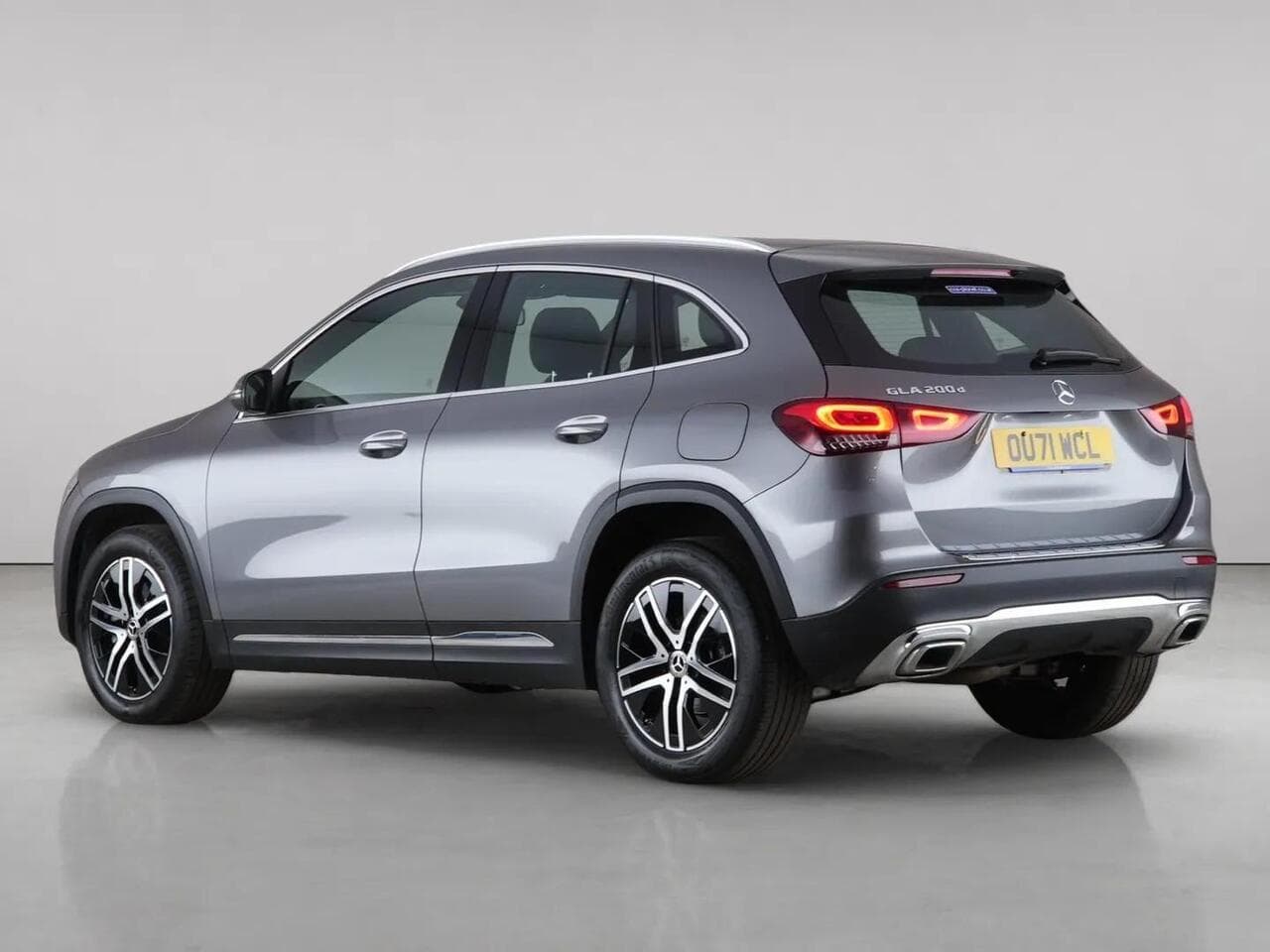 Mercedes-Benz GLA thumbnail Rear Left