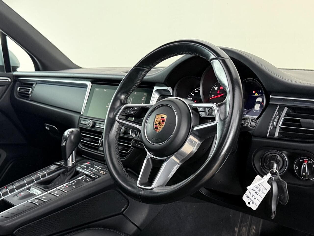 Porsche Macan thumbnail Interior Front