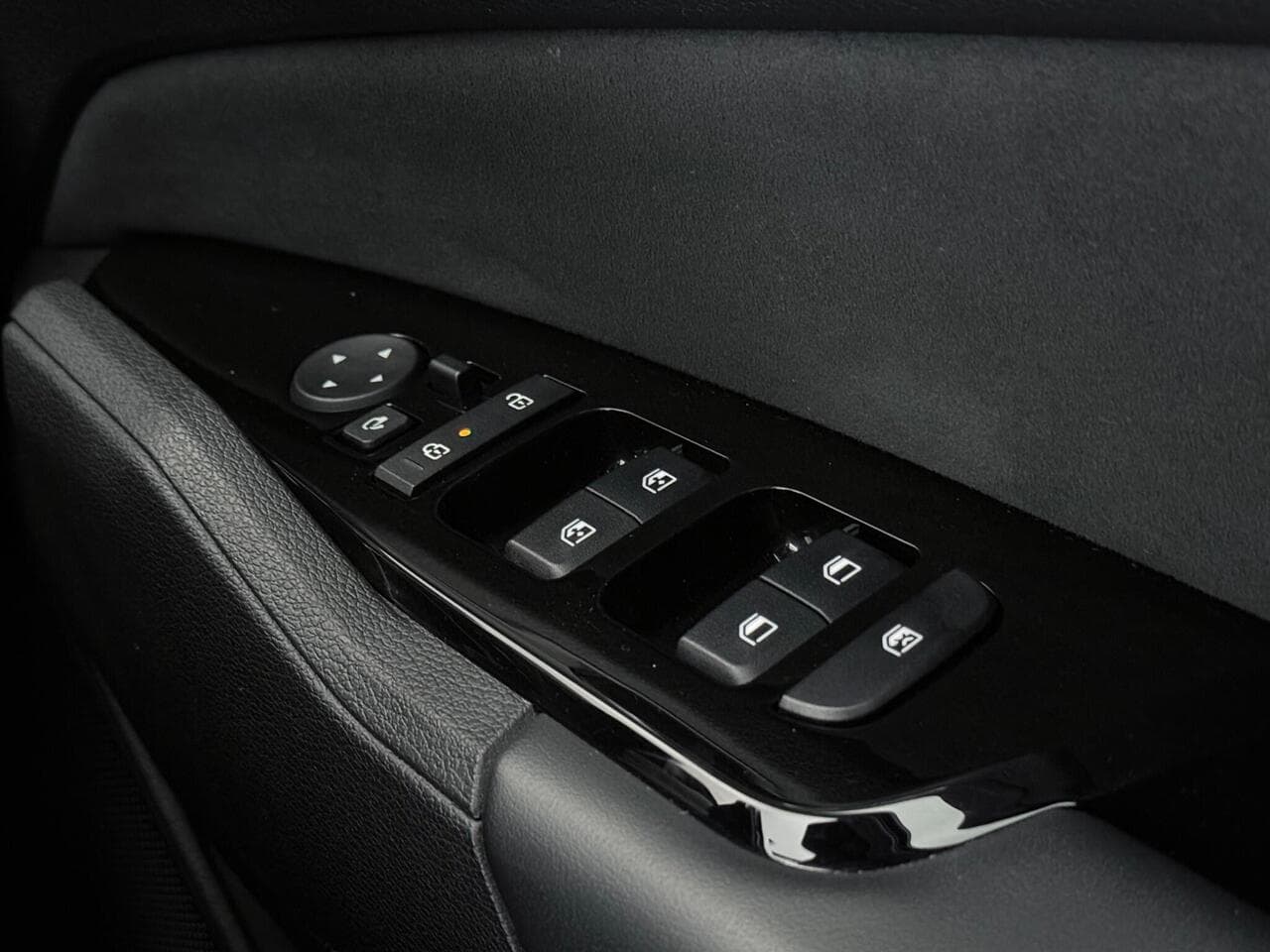 Kia Sportage thumbnail Misc Controls