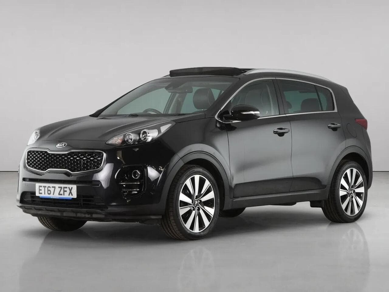 Kia Sportage thumbnail Front Left