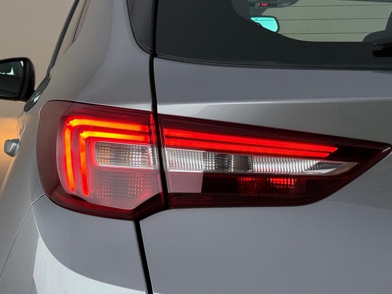 Vauxhall Grandland X thumbnail Lights Rear