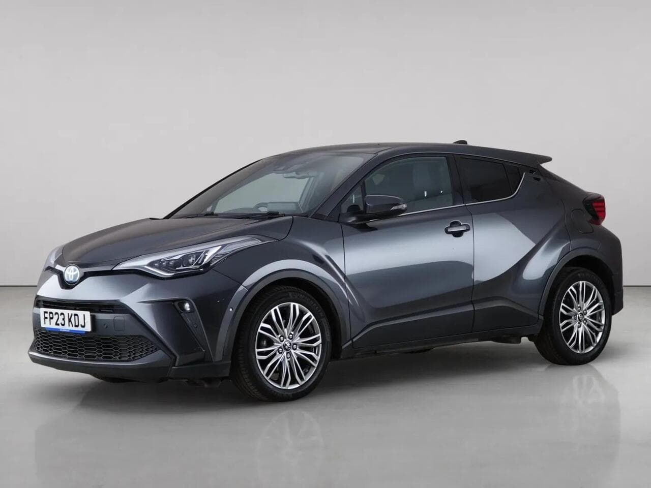 Toyota C-HR thumbnail Front Left