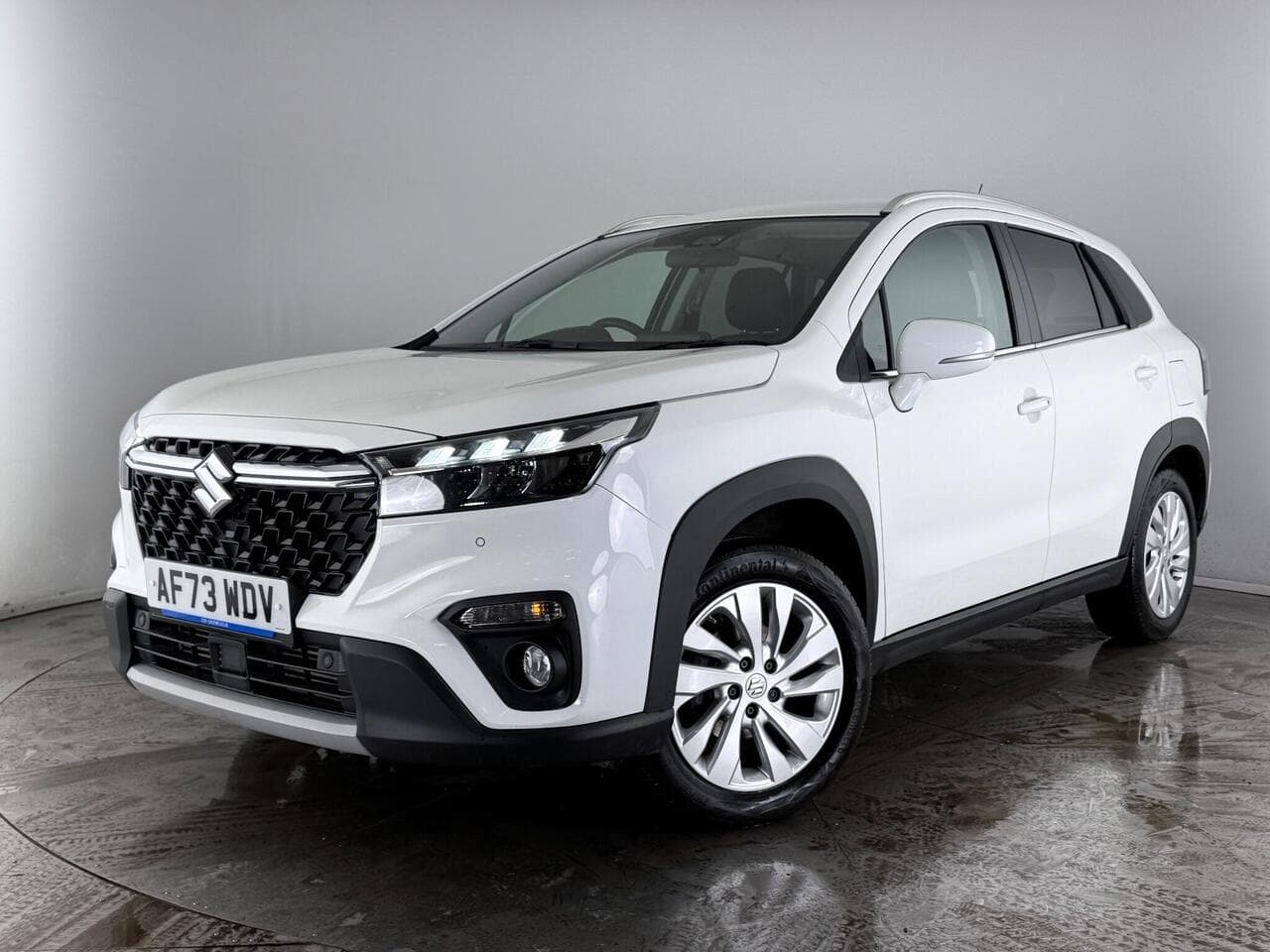 Suzuki S-Cross thumbnail Front Left