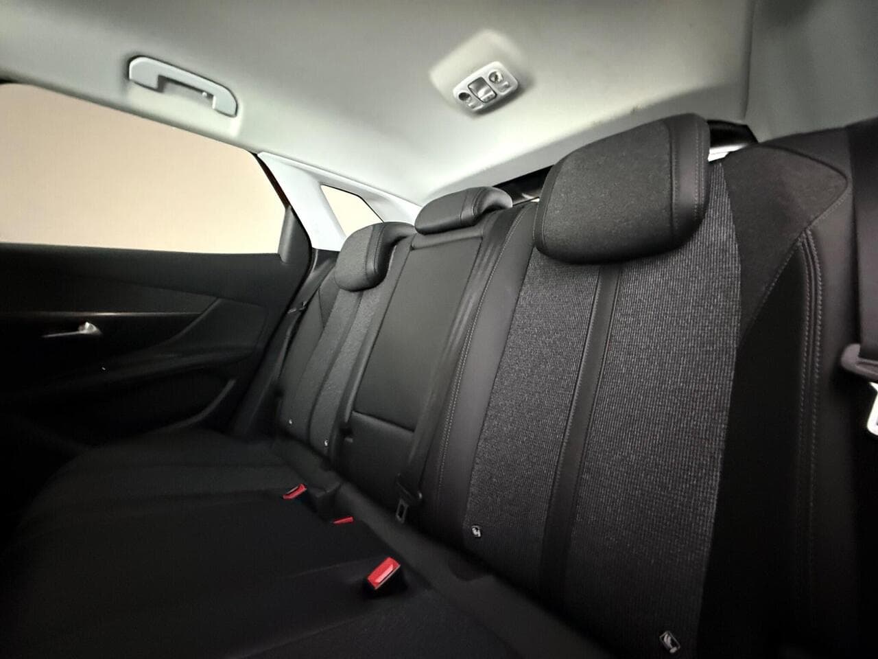 Peugeot 3008 thumbnail Seats Rear