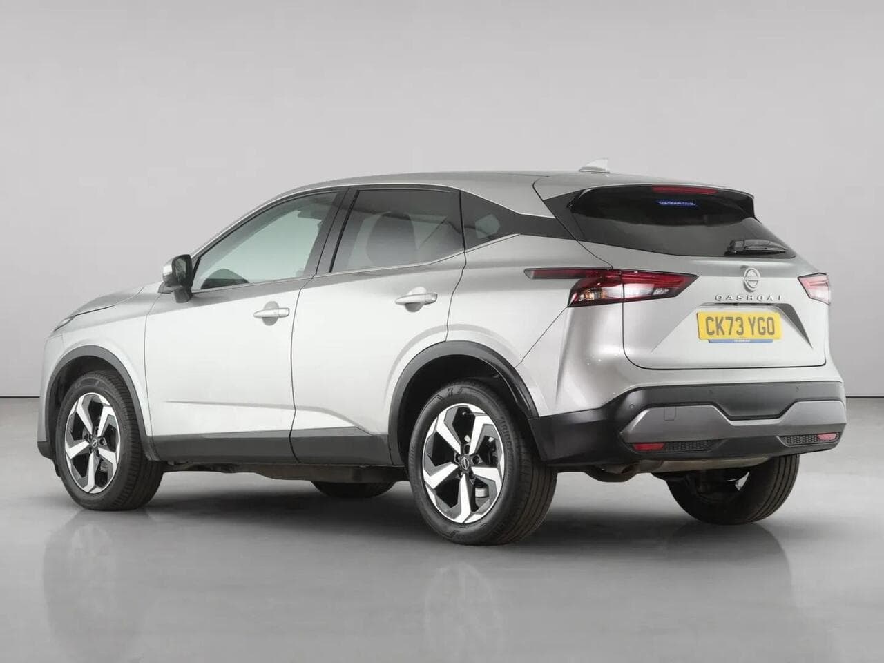Nissan Qashqai thumbnail Rear Left