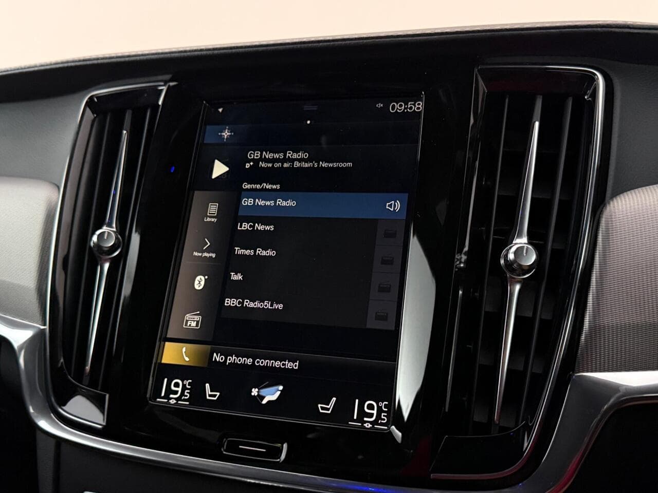 Volvo S90 thumbnail Infotainment System