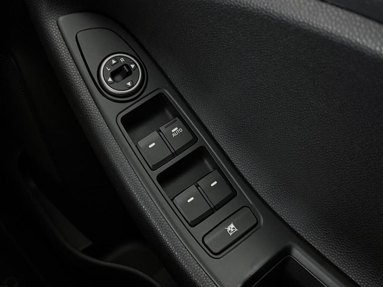 Hyundai i20 thumbnail Misc Controls