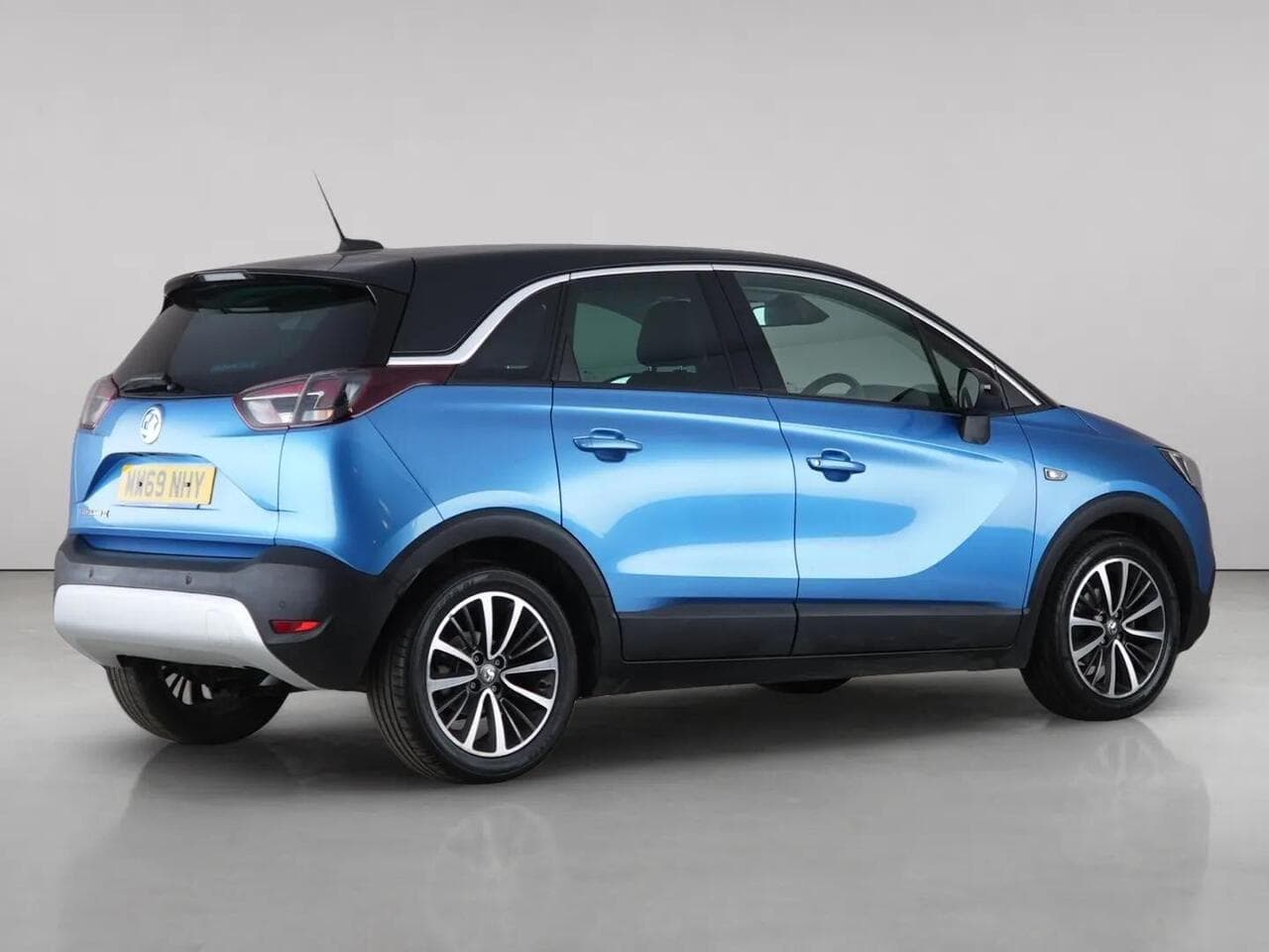 Vauxhall Crossland X thumbnail Side Right