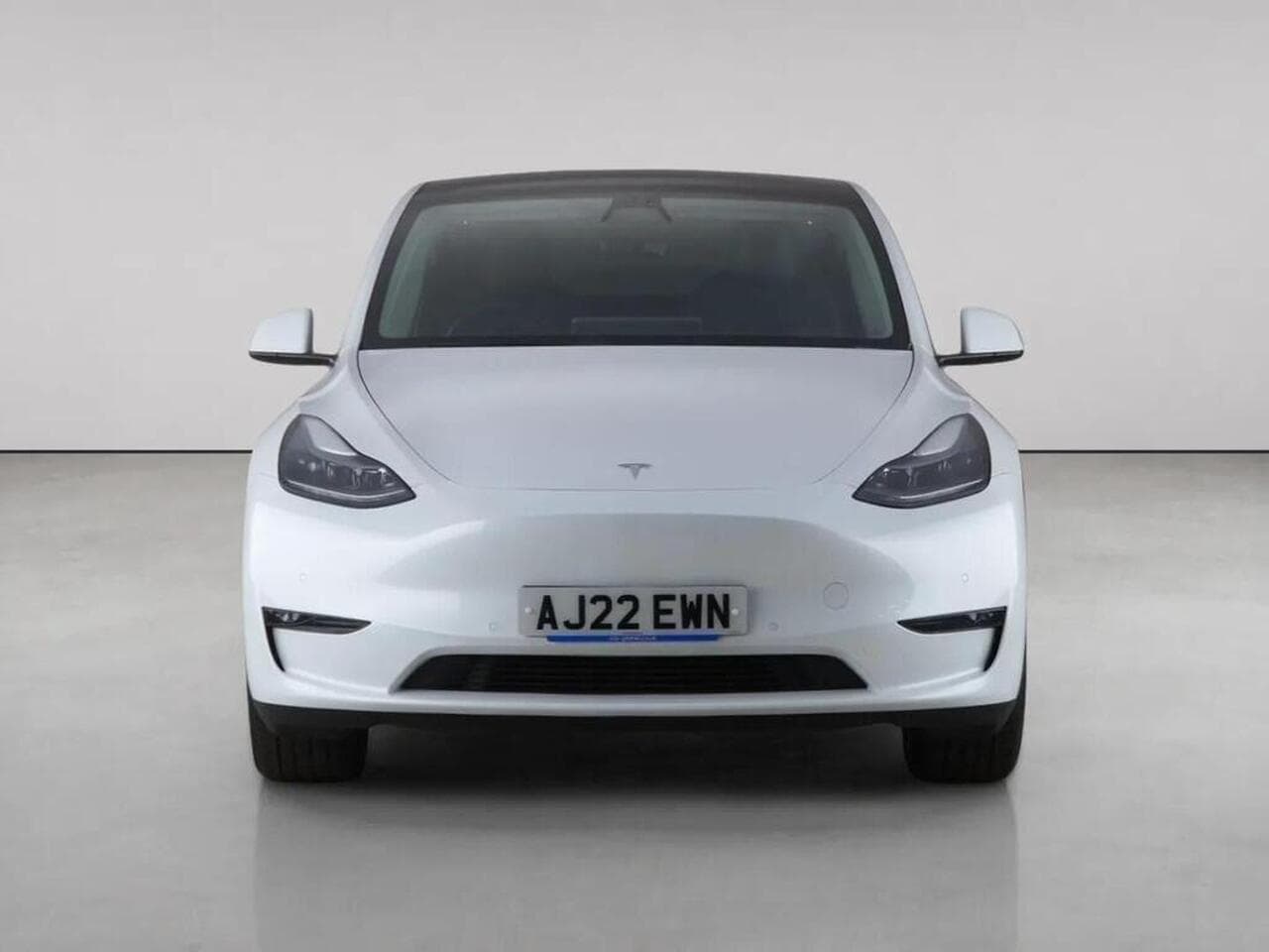 Tesla Model Y thumbnail Front
