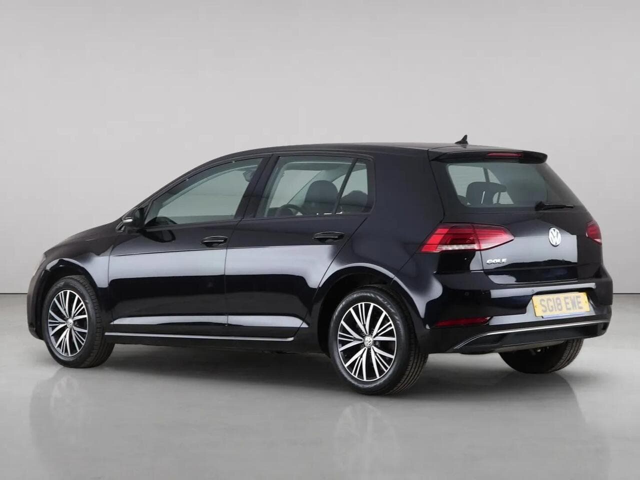 Volkswagen Golf thumbnail Rear Left