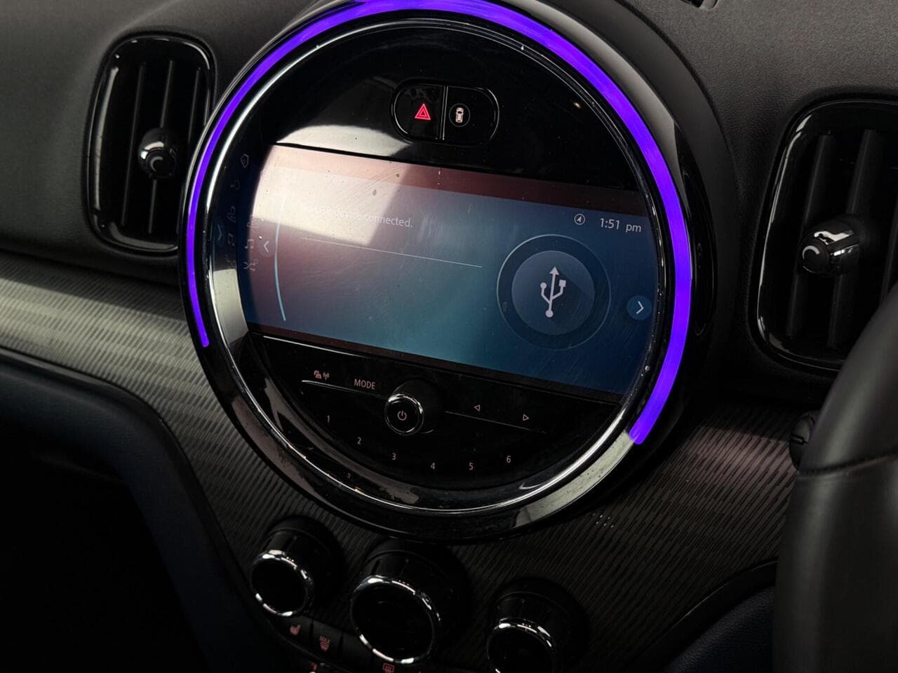 MINI Countryman thumbnail Infotainment System