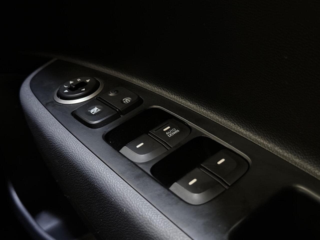 Hyundai i10 thumbnail Misc Controls