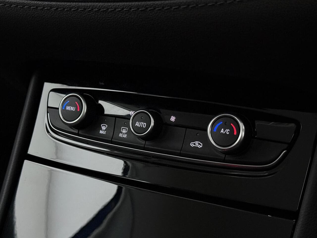 Vauxhall Grandland X thumbnail Misc Controls