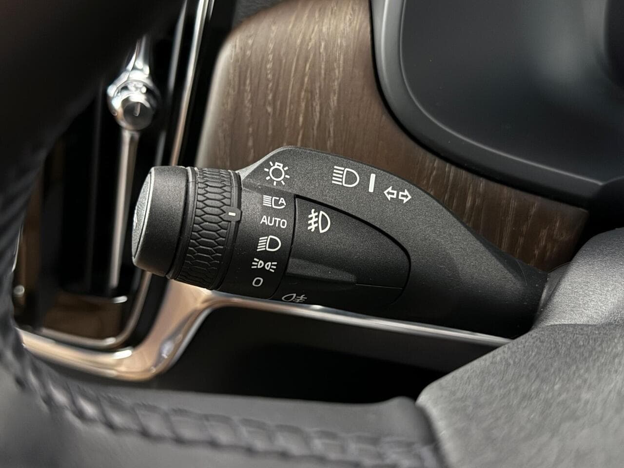 Volvo V90 thumbnail Misc Controls