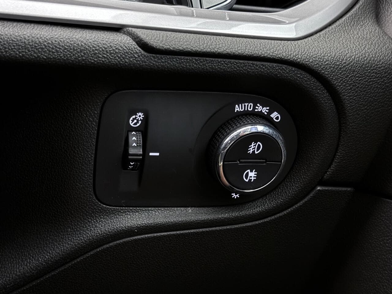Vauxhall Grandland X thumbnail Misc Controls