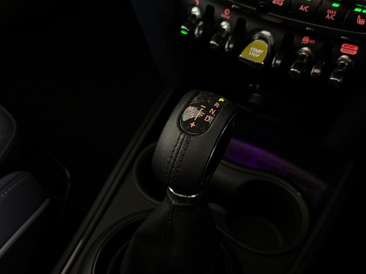 MINI Countryman thumbnail Interior Front