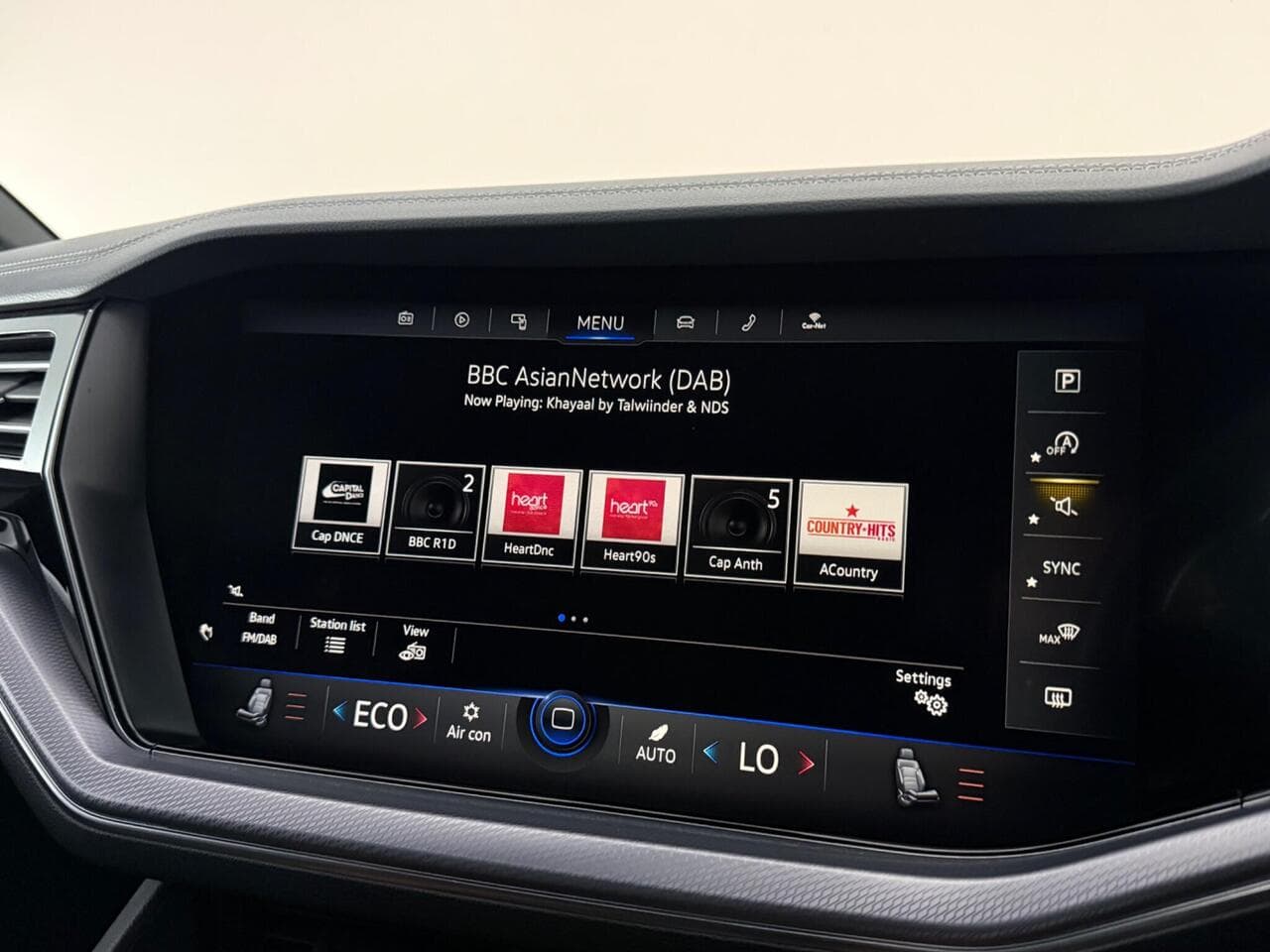 Volkswagen Touareg thumbnail Infotainment System