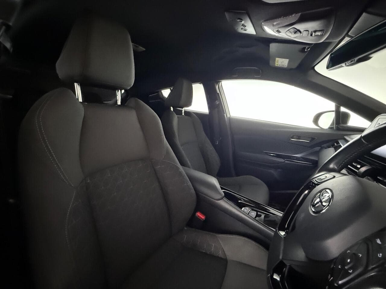Toyota C-HR thumbnail Seat Driver