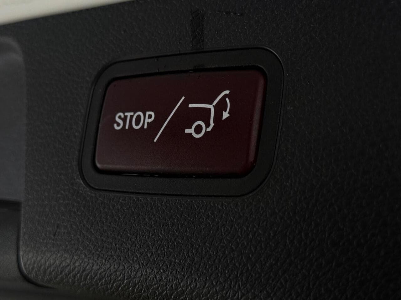 Mercedes-Benz GLA thumbnail Misc Controls