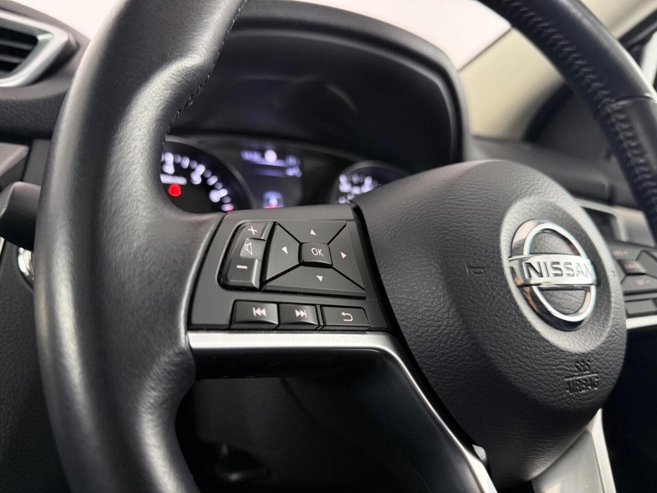 Nissan Qashqai thumbnail Steering Wheel