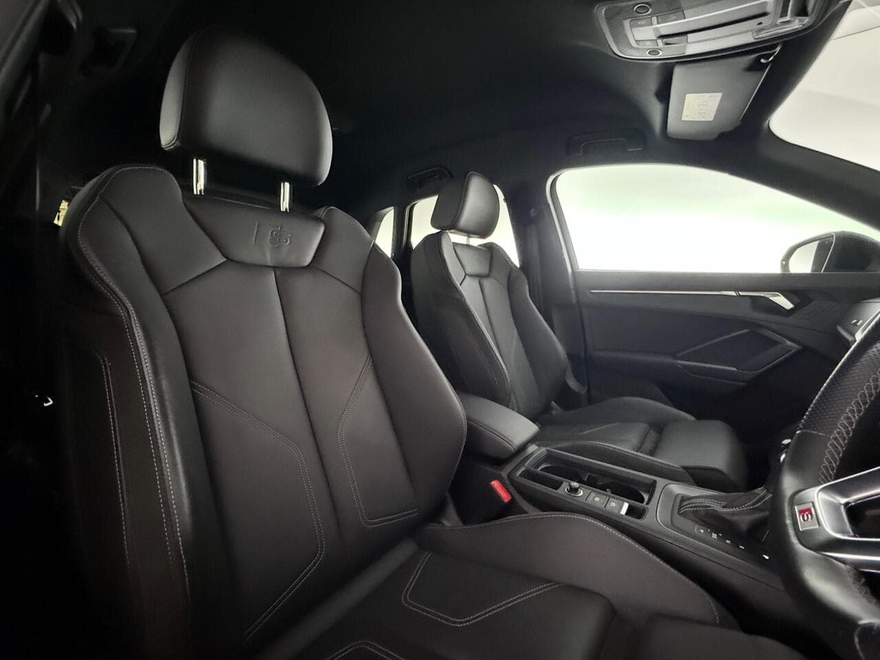 Audi Q3 thumbnail Seat Driver