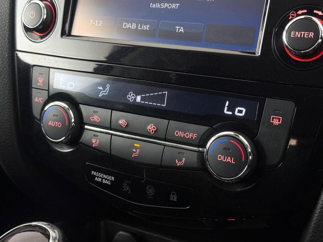Nissan Qashqai thumbnail Infotainment System