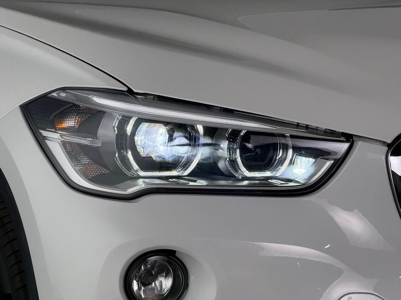 BMW X1 thumbnail Lights Front
