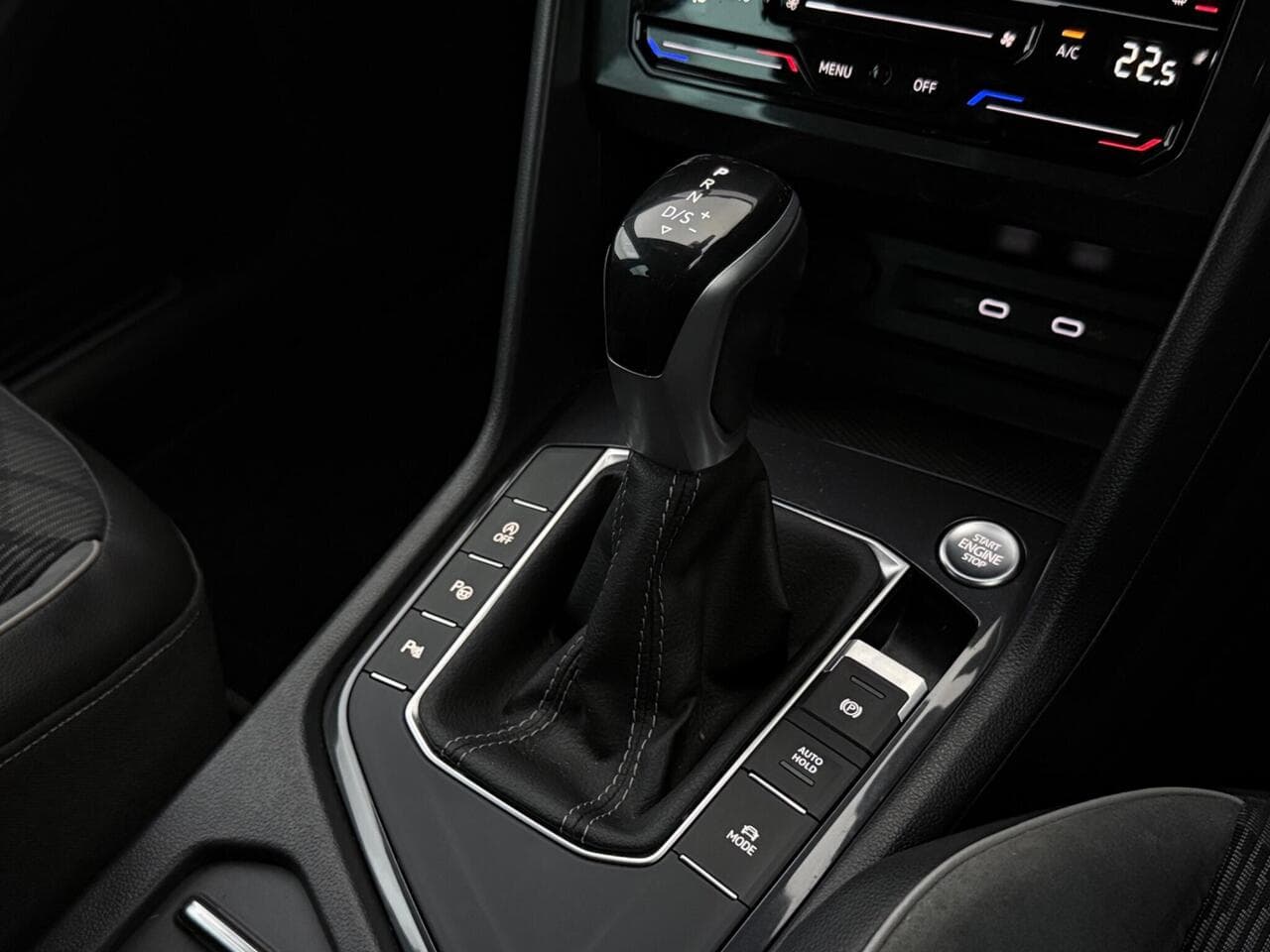 Volkswagen Tiguan thumbnail Interior Front