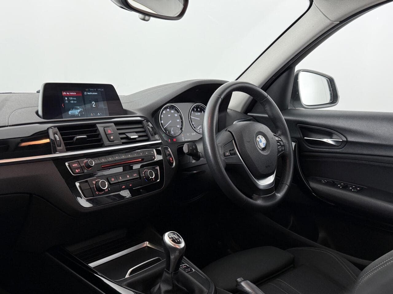 BMW 1 Series thumbnail Interior Front