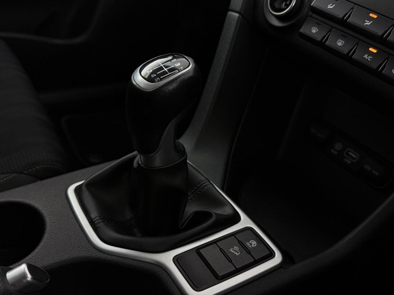 Kia Sportage thumbnail Interior Front