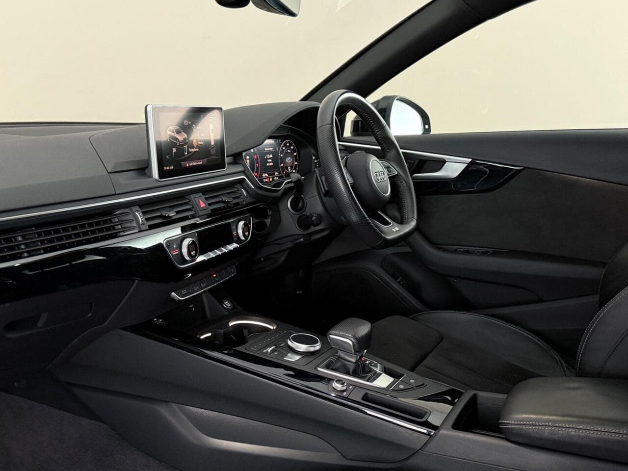 Audi A4 Avant thumbnail Interior Front